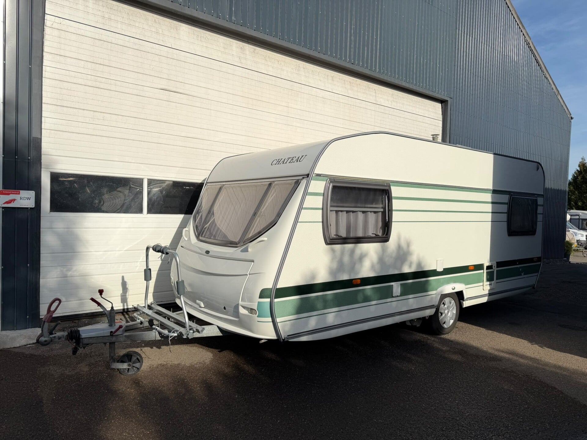Chateau Calista 470 UE Caravan + mover + voortent