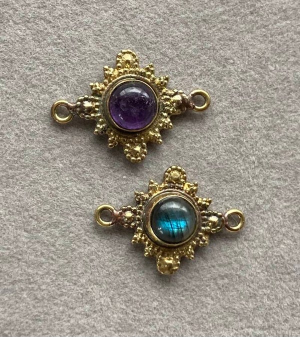 Connecteur Laiton doré avec pierre