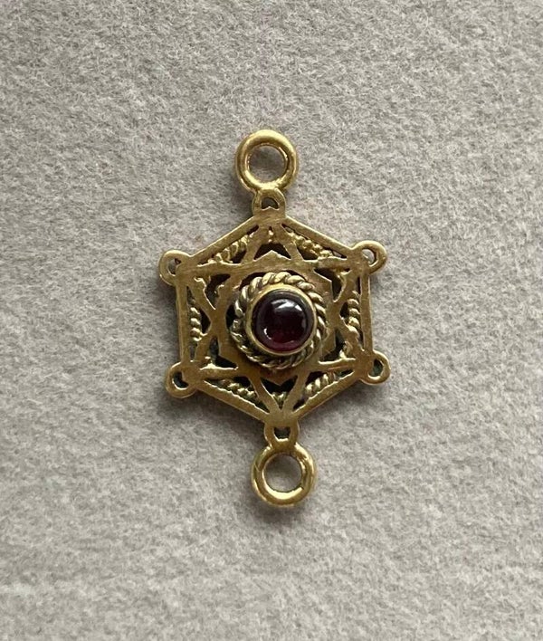 Connecteur laiton doré avec pierre