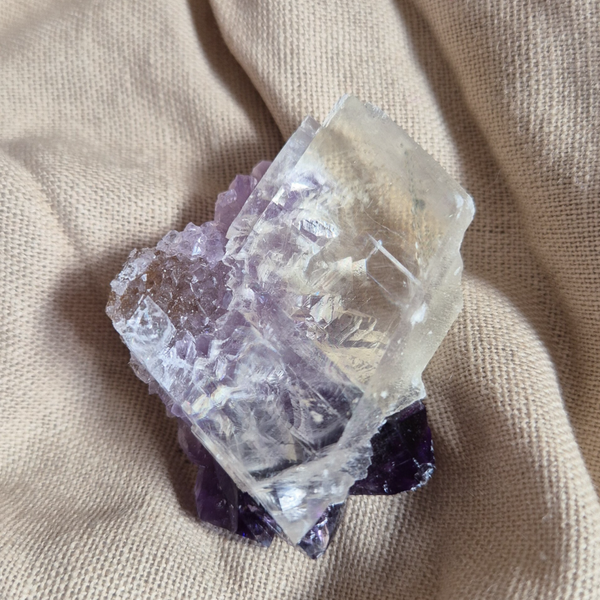 Calciet met amethist