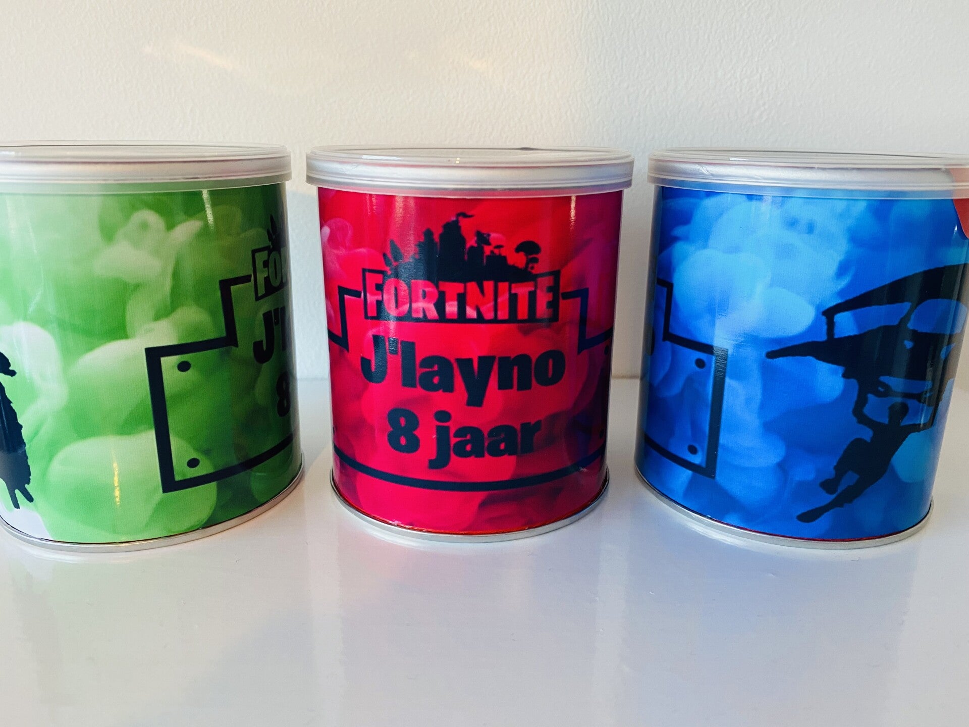 Ook voor traktatie pringles in verschillende themas ben je bij Jubi Cadeautjes aan het juiste adres! Wij hebben niet alleen fortnite, maar ook unicorns, bing, frozen, roblox en nog veel meer