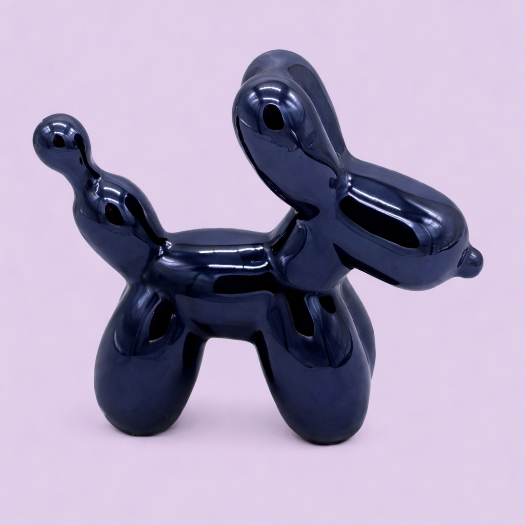 Keramieken Beeldje - Ballonnenhond Paars. Dit super leuke beeldje is direct uit voorraad leverbaar bij JubiCadeautjes.nl Naast deze paarse ballonnenhond hebben wij nog veel meer leuke kleuren, maar ook nog andere vormen! Kijk daarom snel op onze webshop!