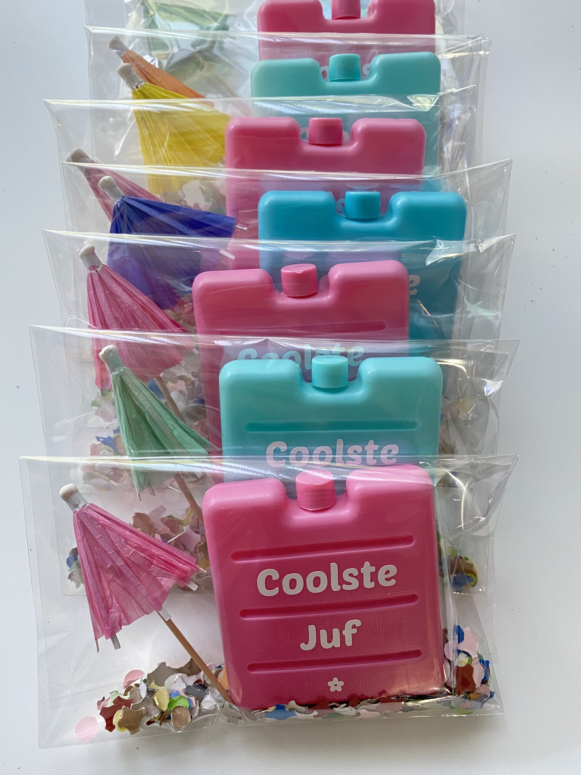 Voor de aller coolste juf, meester, leidster, leider, collega, enz! hebben wij van Jubi Cadeautjes de allerleukste gepersonaliseerde cadeautjes! Kijk voor alle gepersonaliseerde cadeautjes snel op onze webshop!