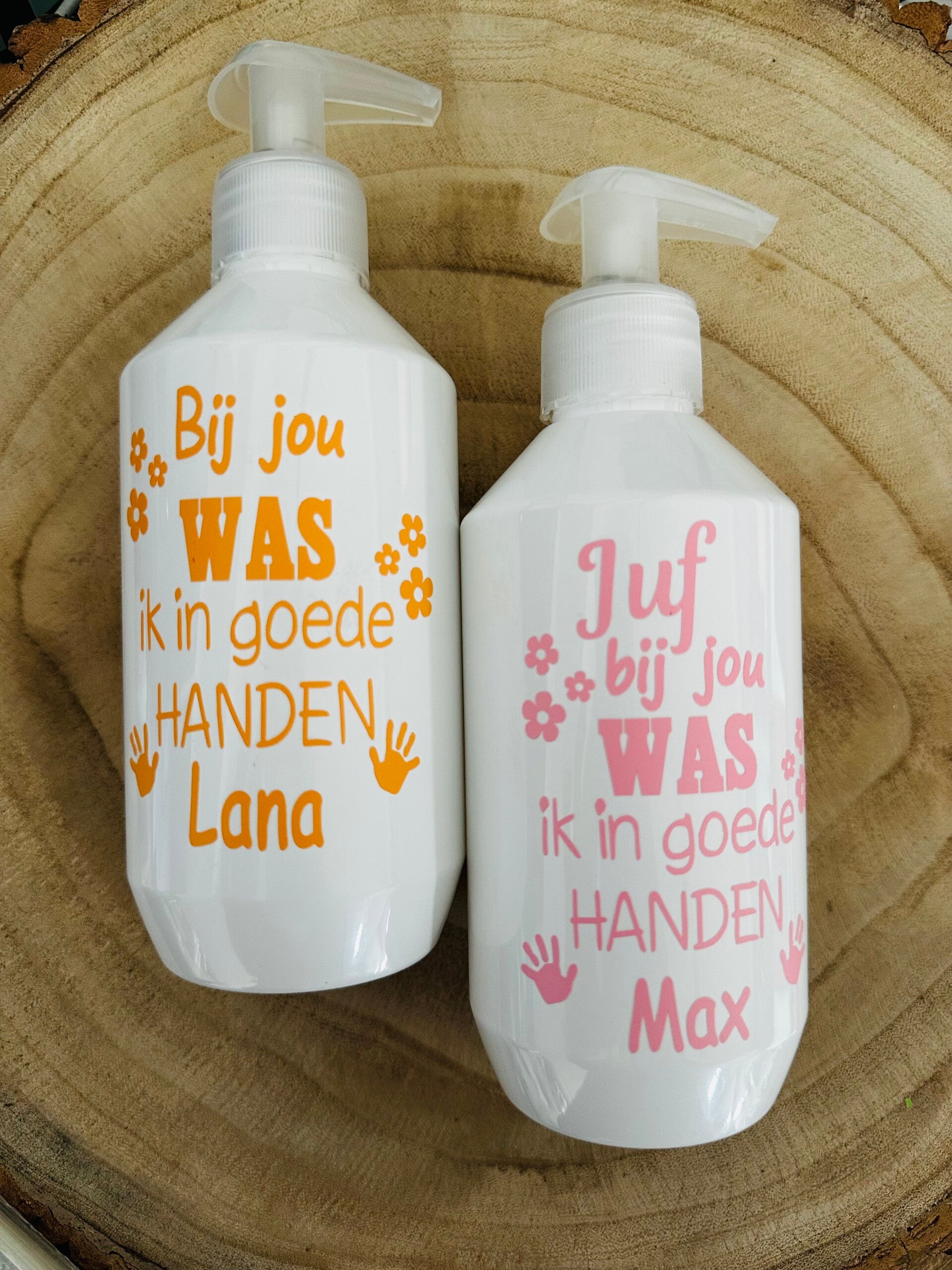 Bij jou was ik in goede handen, JUF - Meester- Leidster - Enz! Natuurlijk is dit gevulde zeeppompje voor iedereen te maken. Kijk daarom voor de allerleukste eindeschooljaar bedankjes, juffendag cadeautjes of de dag van de pedagigisch medewerker bedankjes