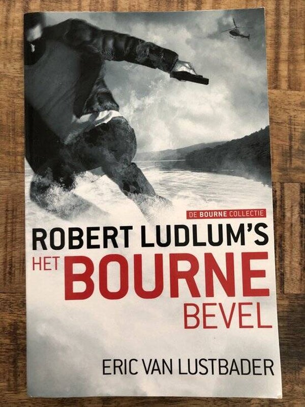Ludlum-Het Bourne bevel