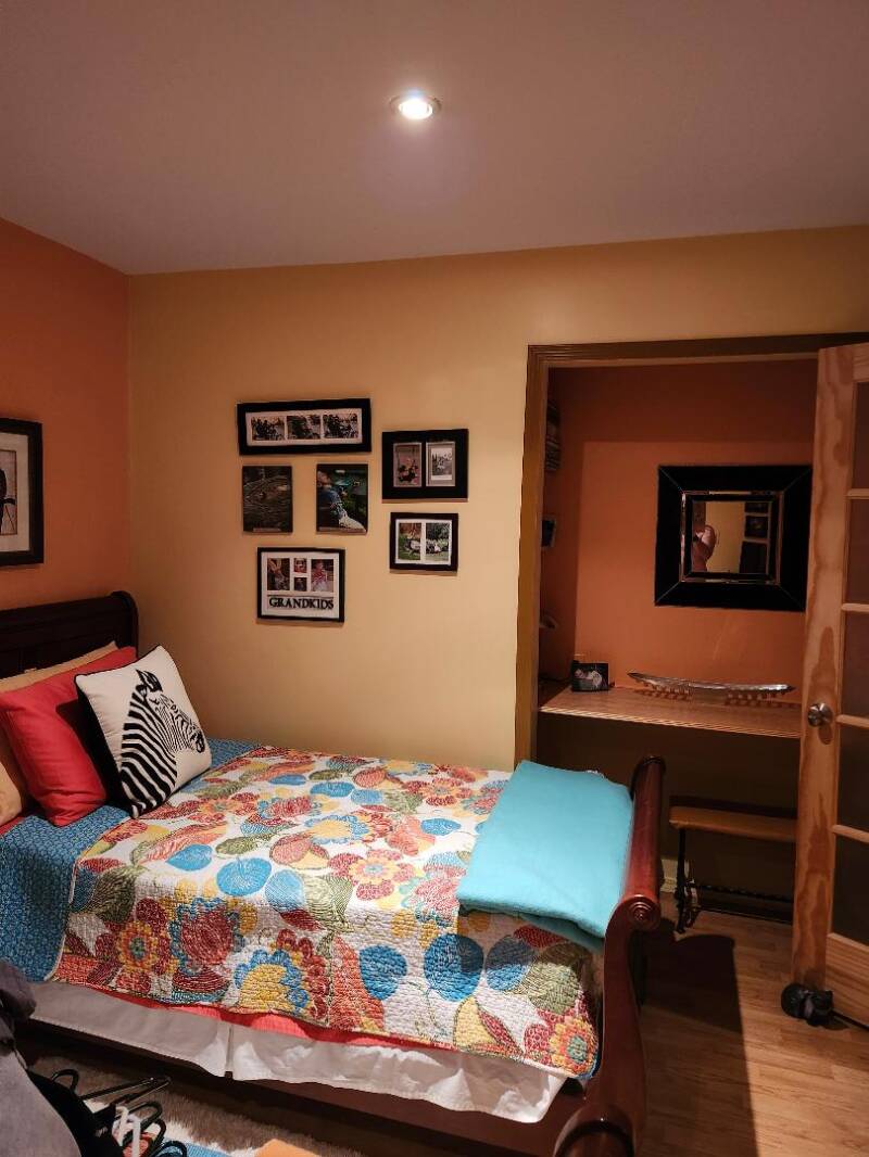 basement-bedroom-standard-92ey1n.jpg