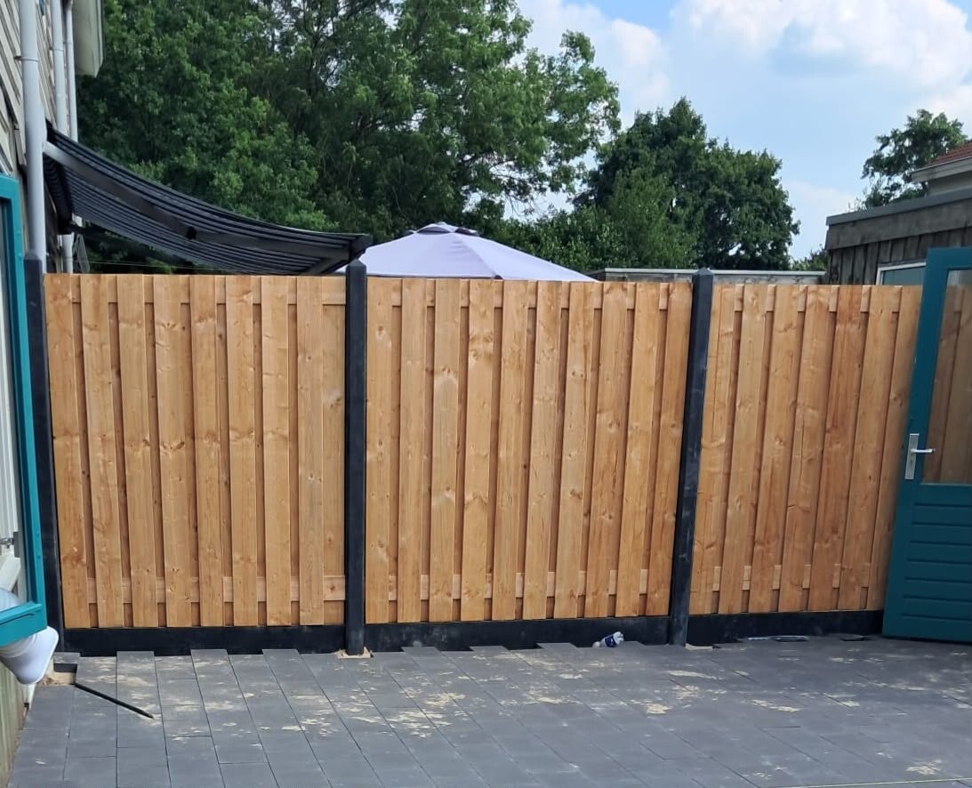 Hout-betonschutting