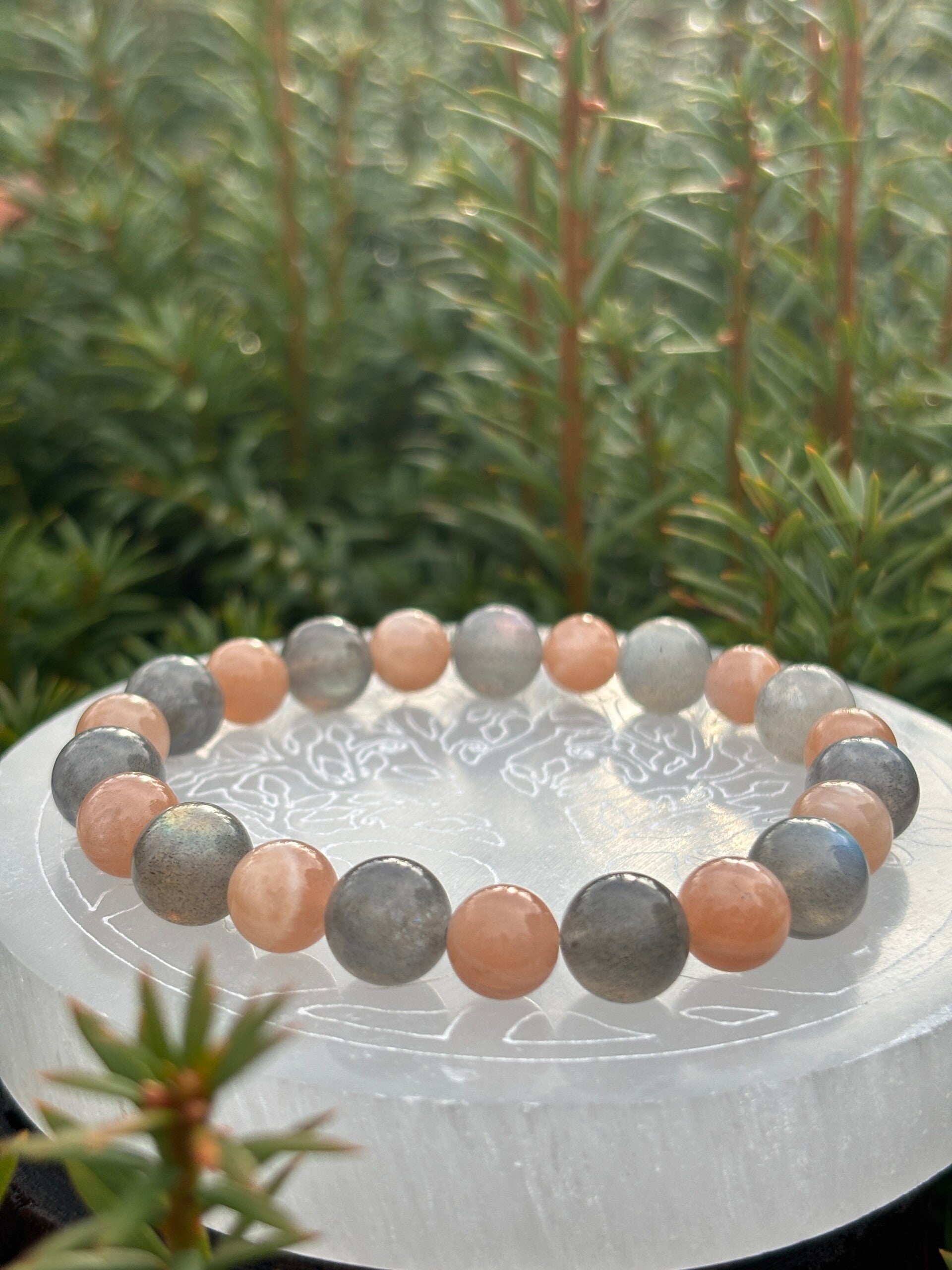 Labradorite extra A (10 ou 6 mm) et Pierre de Soleil extra A (8mm)