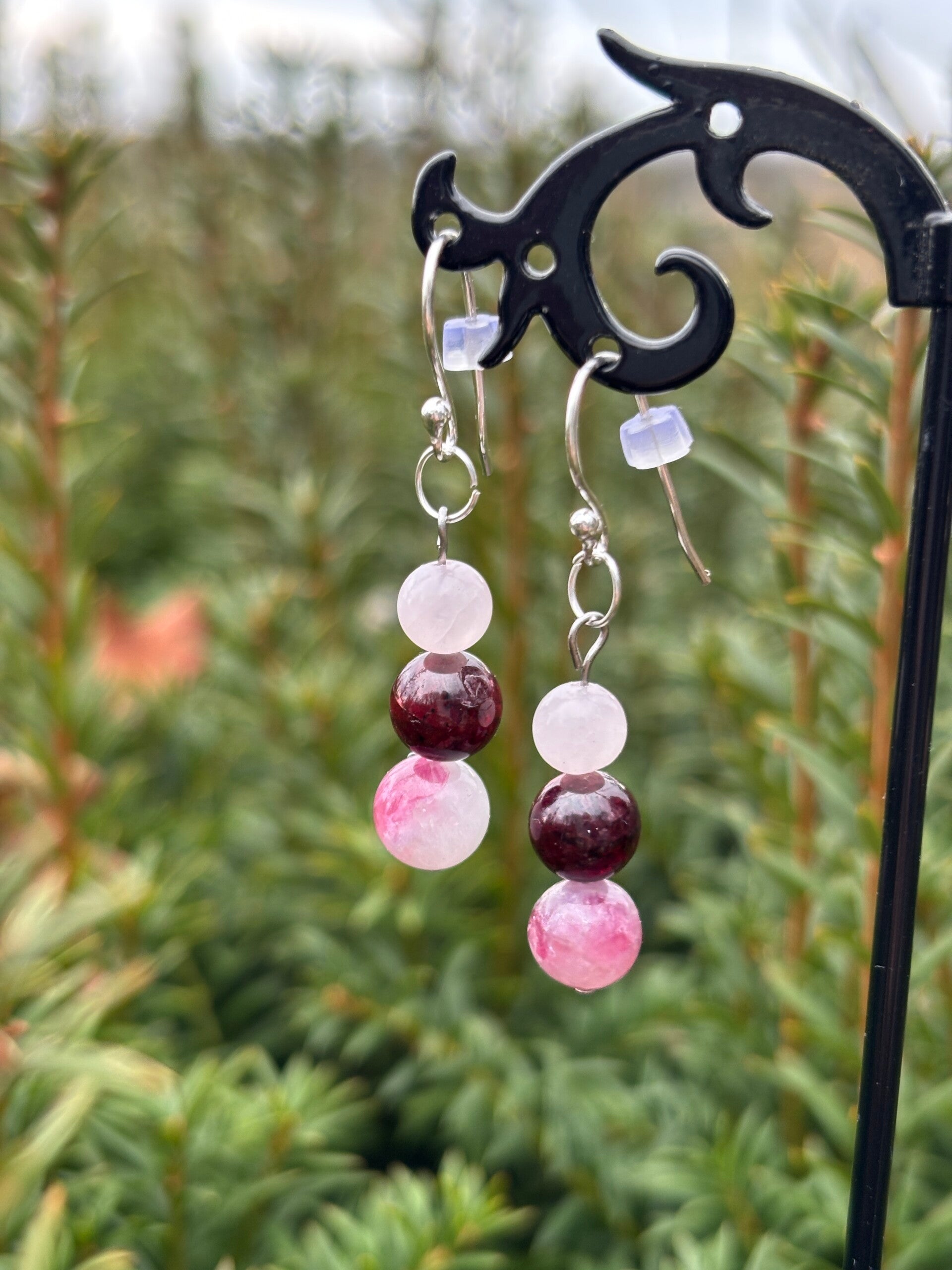 Tourmaline Rose A+, Grenat A Extra (8mm) et Quartz Rose A (6mm) et boucle en argent 925