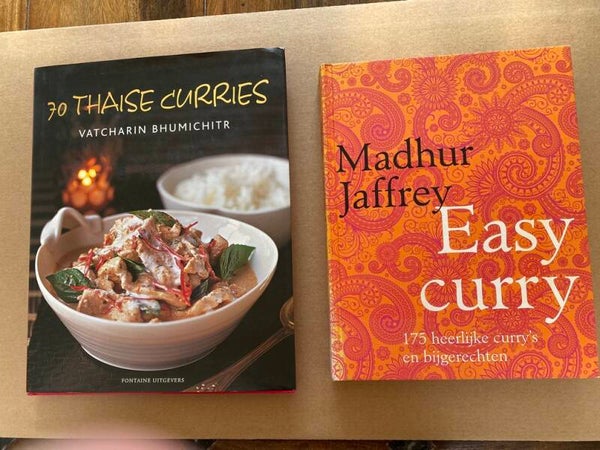 2 Standaardwerken - 70 Thaise Curries / Easy Curry - in nieuwstaat