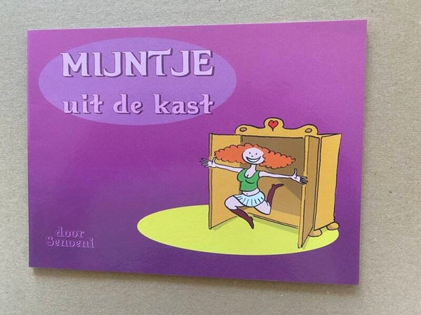Lesbische Strip - Mijntje uit de Kast - deels Erotiek - NIEUW