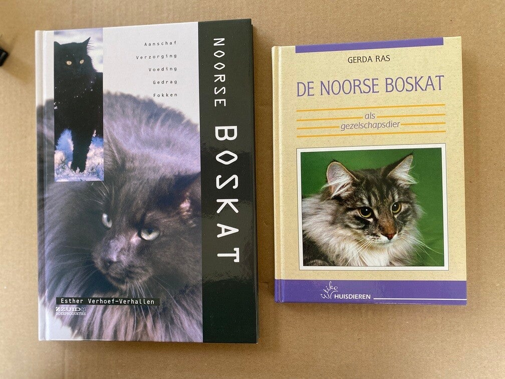 2 Handboeken - Noorse Boskat - Houden en Verzorgen - in nieuwstaat