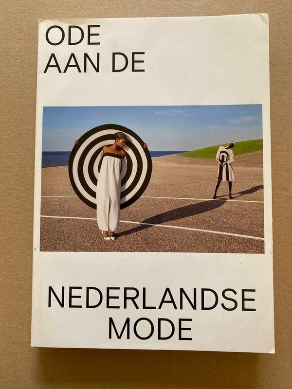 Catalogus Nederlandse Mode - 100 creaties 1885-2015 in kleur