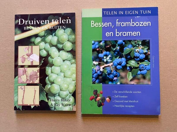 2 Boeken In Eigen Tuin - Druiven / Bessen - Frambozen - Bramen