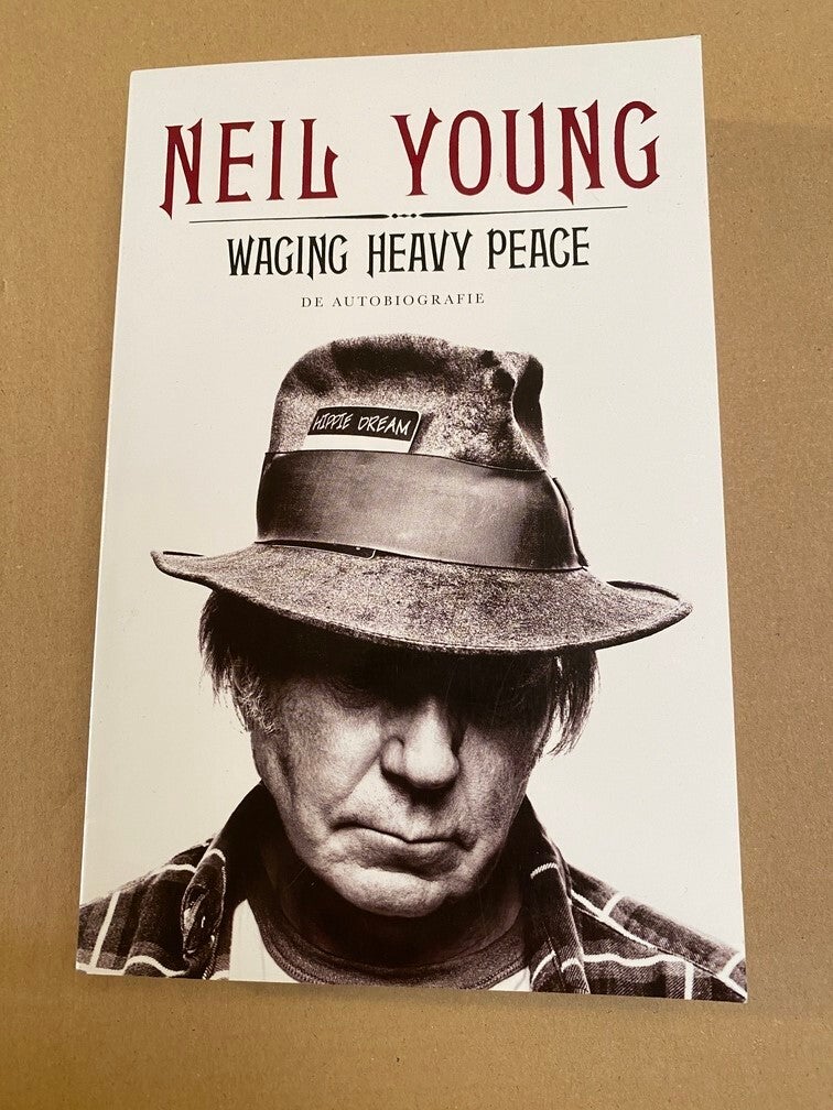 Neil Young - Autobiografisch - reflecties op leven en muziek maken