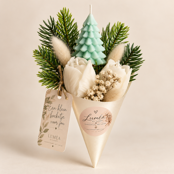 Winterboeket met Witte Tulpen & kerstboom Kaars Luméa by Sandy