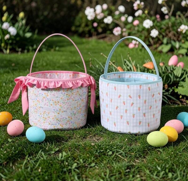 Paasmandje - Worteltjes of Konijntjes  - geborduurd met naam of tekst naar keuze