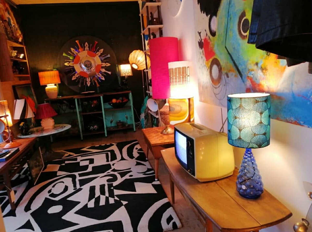 Black and white retro rug