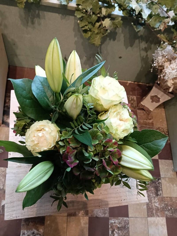 Bloemstuk Allerheiligen verse bloemen 3