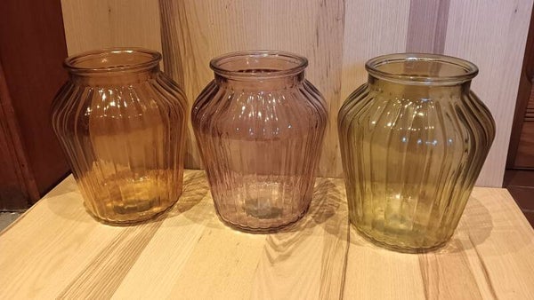 vazen verkrijgbaar in drie verschillende kleuren