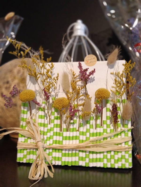canvas bordje met droogbloemen