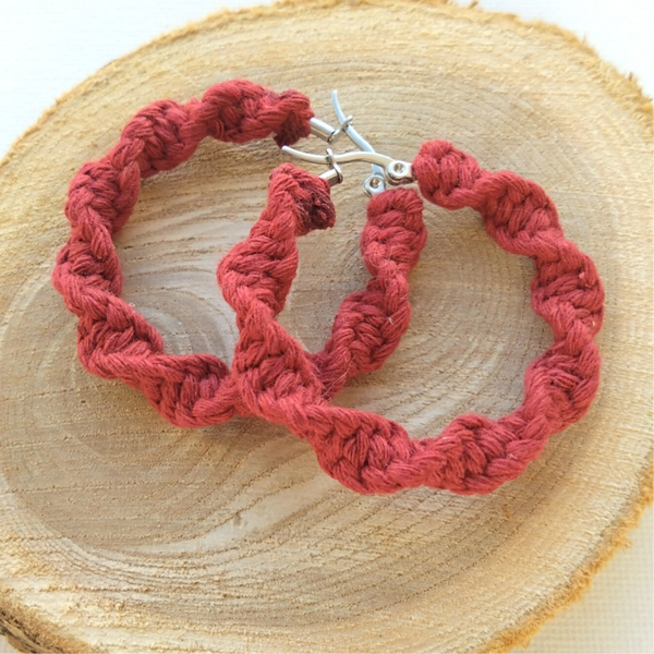 Macrame oorbellen rood