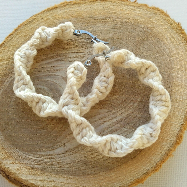 Macrame oorbellen wit