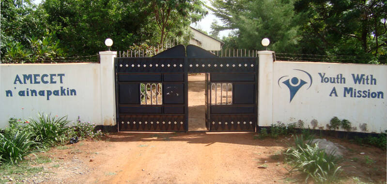 Ingang en oprit Amecet Soroti