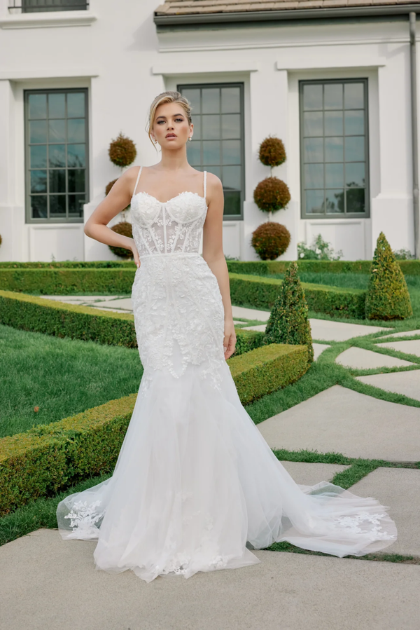 Vivienne — Elegant Lace Mermaid Wedding Dress