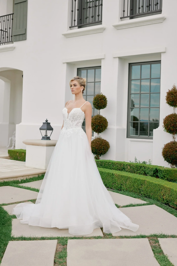 Elara — Classic Romantic A-Line Gown