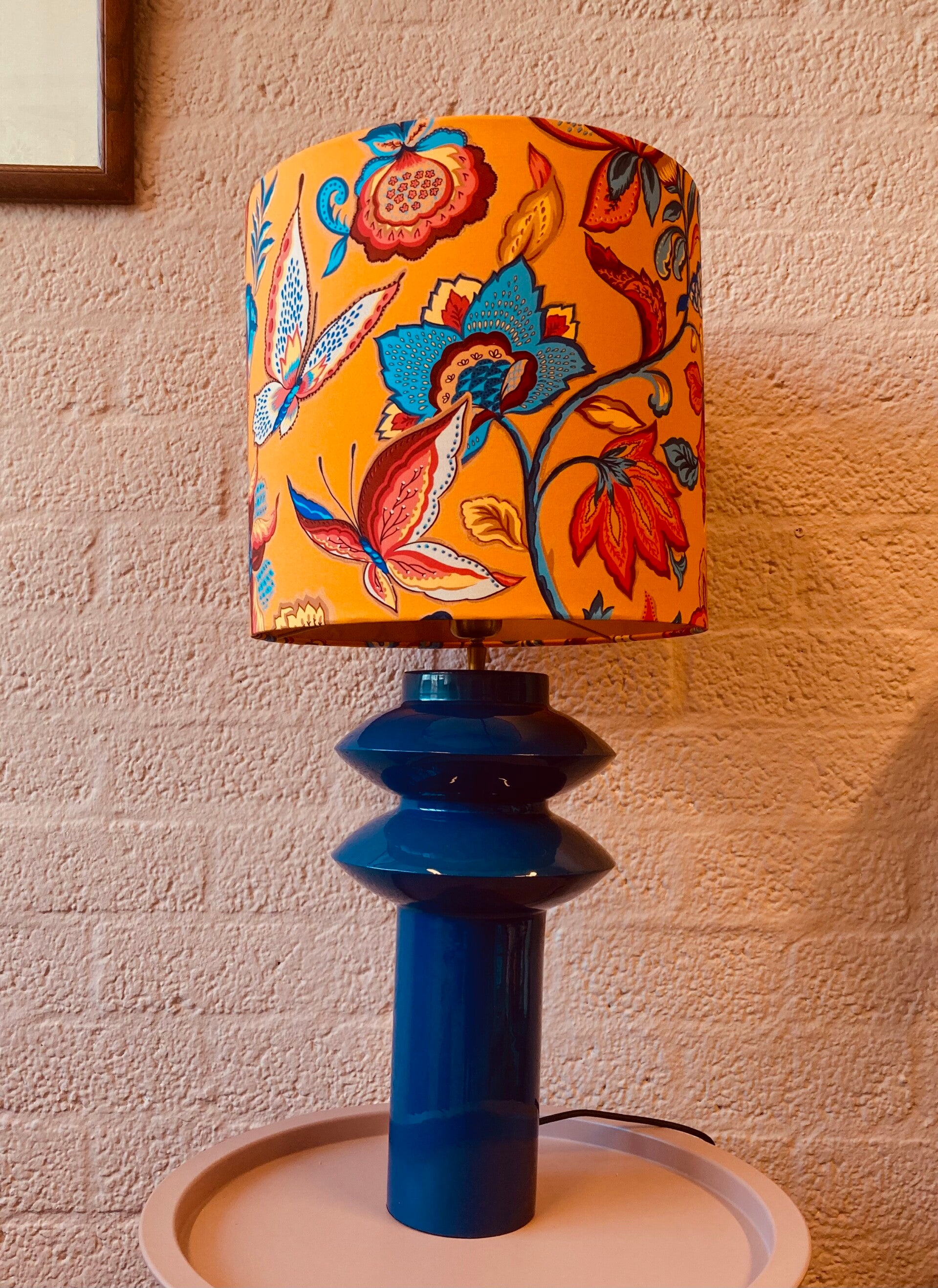 Lamp Paris met handgemaakte lampenkap in prachtig oranje kleur
