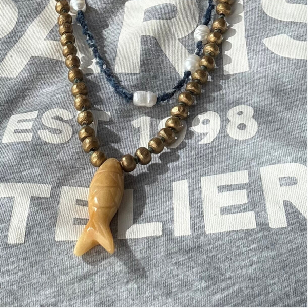 Kette mit Fischanhänger aus Stein