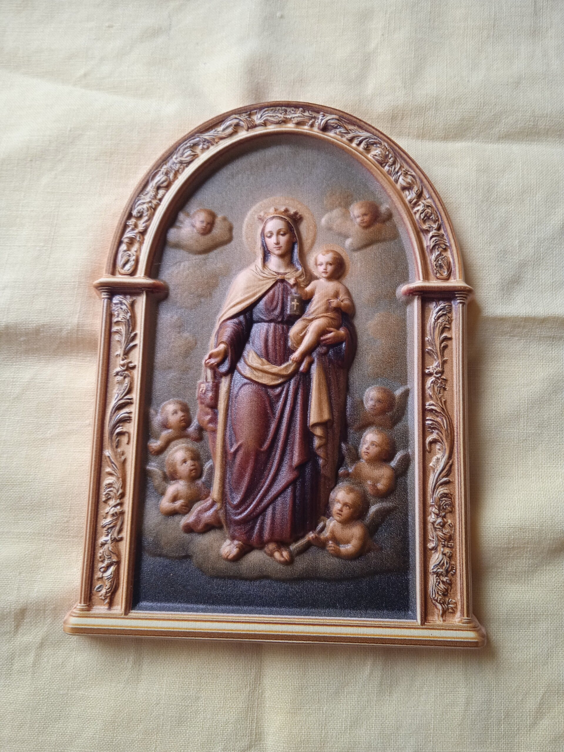 Relieve de la Virgen del Carmen