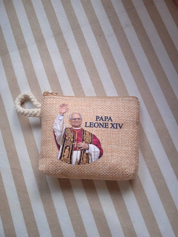 Bolsita conmemorativa del Papa León XIV