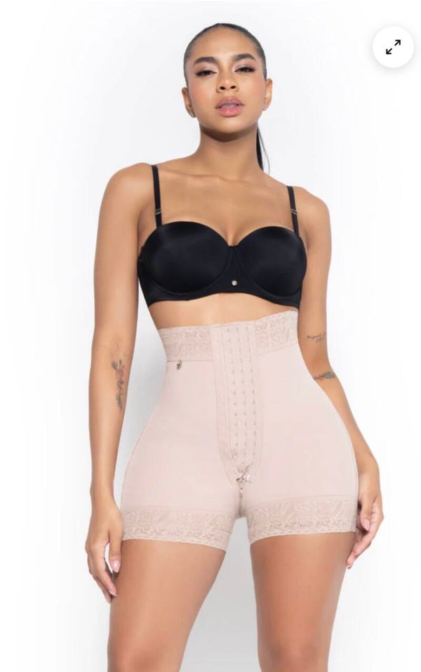 Shorty gainant à crochet