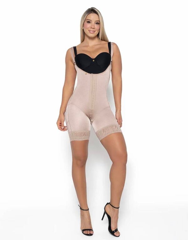 Combinaison mi-cuisse avec agrafage central