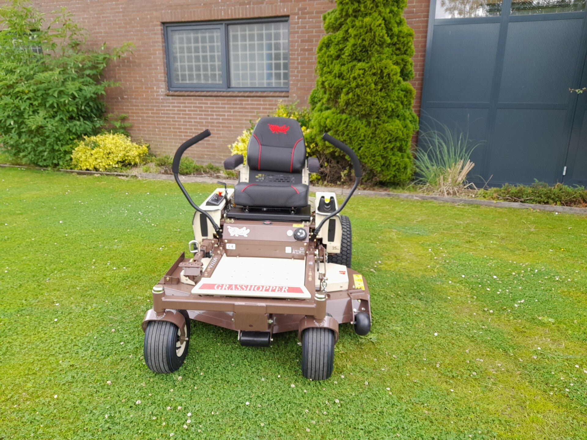 Grasshopper zeroturn maaier 125VB-48 122cm maaidek