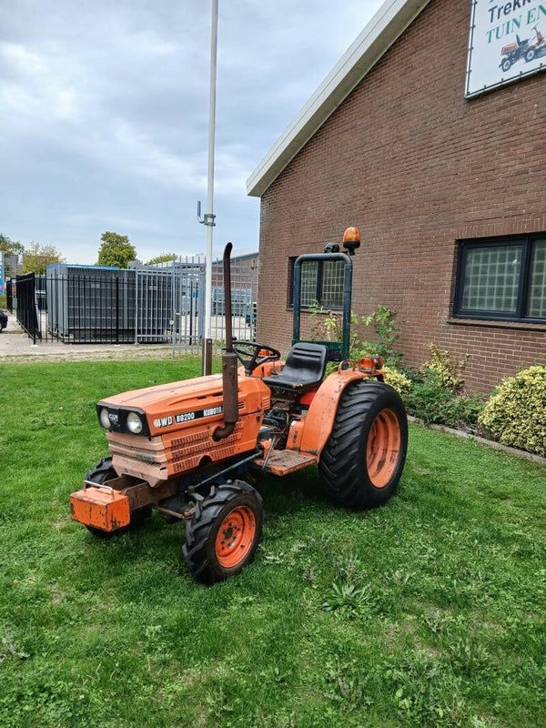 gebruikte kubota b8200 2 wd aangedreven