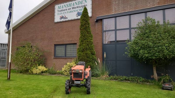 Kubota B7001