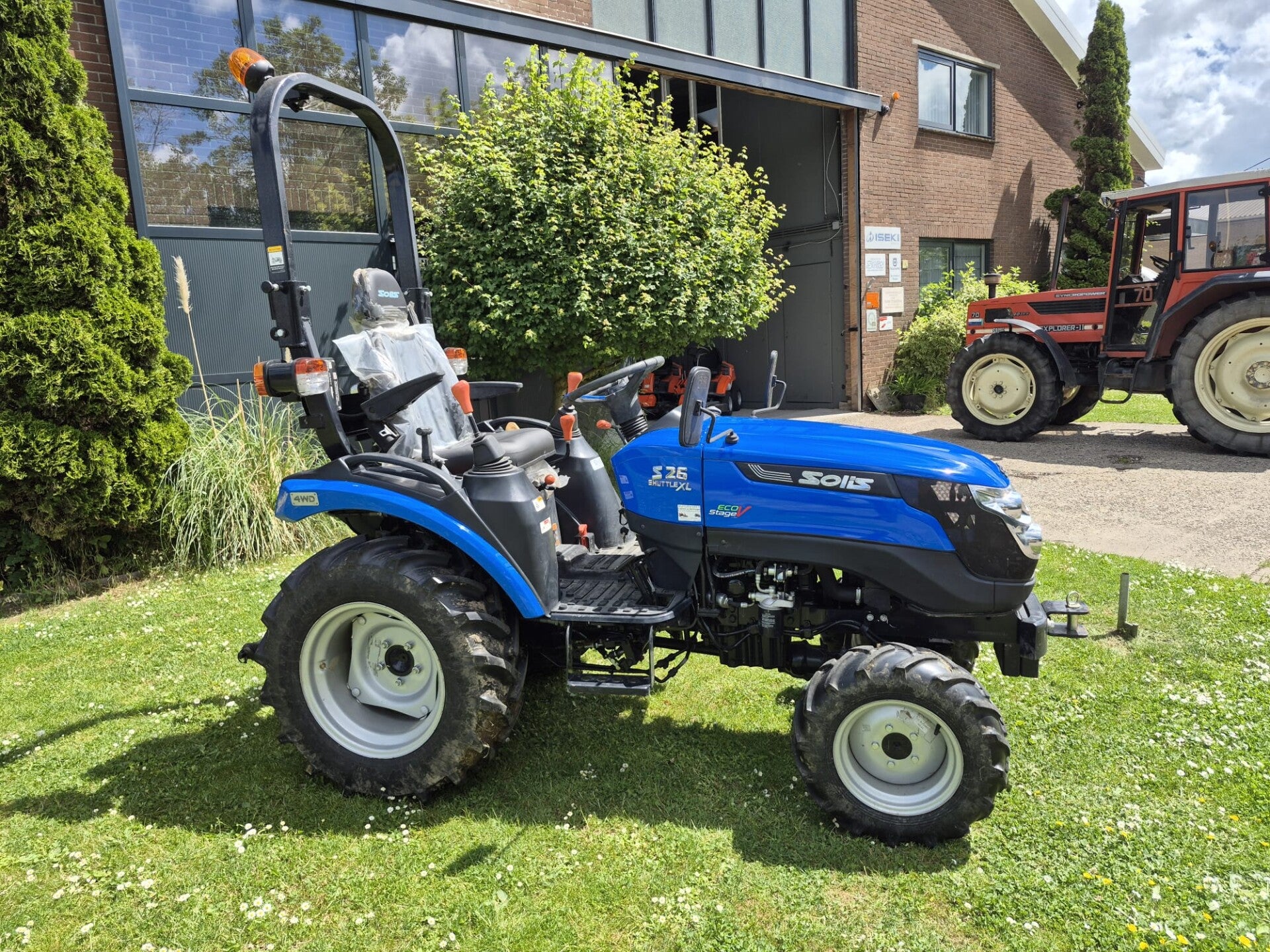 Solis 26 shuttle 9+9 demo trekker 335 uur op brede landbouwband