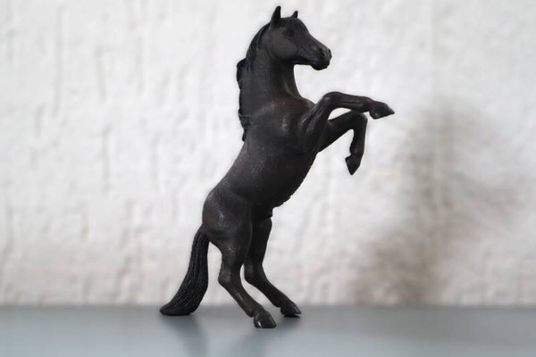 Steigerende mustang hengst zwart 13624