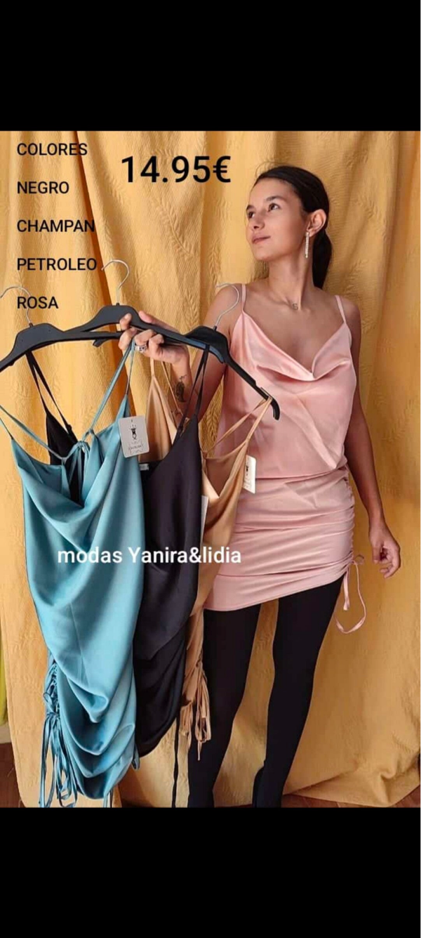 Vestido raso con fruncido en las dos piernas