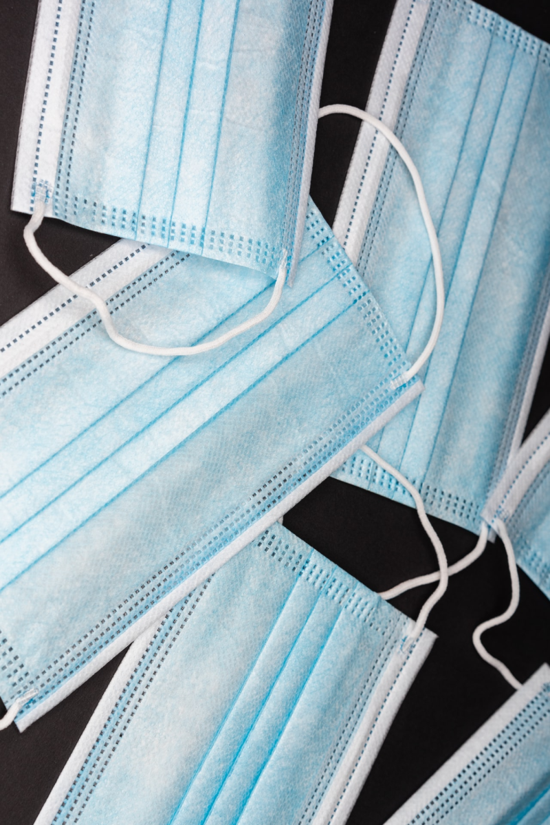 Multifunctionele mondkapjes, een kort verhaal uit de serie Coronkels, korte verhalen in Corona-tijd.