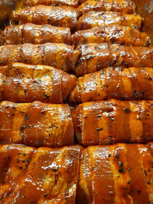 150 GRAM KIP HOUTHAKKER STEAK. kipfilet - rookspek - marinade