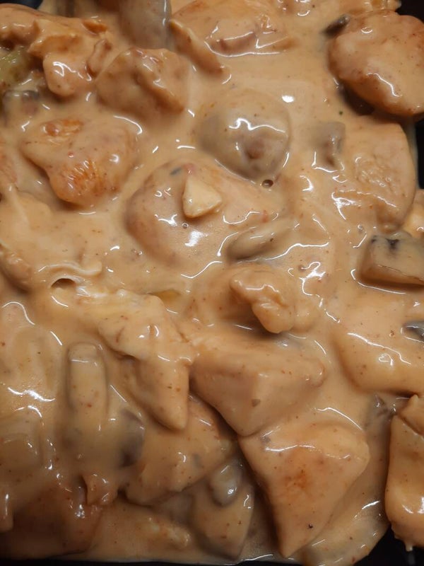 1000 GRAM GEBAKKEN KIPFILET MET CHAMPIGNON ROOMSAUS. (royaal kip!) Kipfilet - gebakken champignons - roomsaus