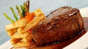 125 GRAM PEPERSTEAK. kogelbiefstuk met peperkruidenolie en zeezout.