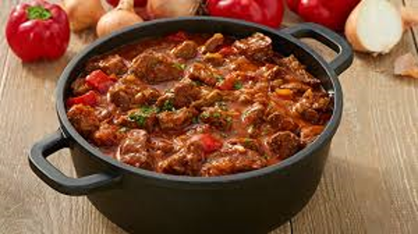 1000 GRAM STOOFGERECHT GOULASH! kant en klaar gerecht voor 3-4 personen. heerlijk met rijst, verse friet, aardappelgratin