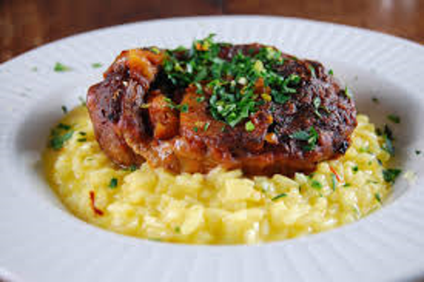 300 GRAM KALFS SCHENKEL MET BEEN, OSSOBUCO. voor een heerlijk italiaans stoofgerecht