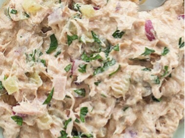 150 GRAM VERSE TONIJNSALADE. heerlijke frisse vissalade