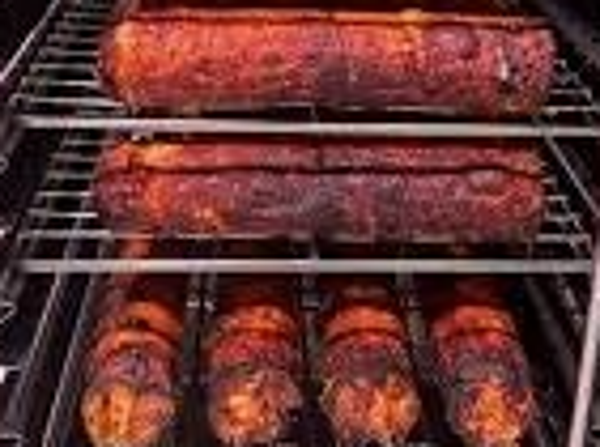200 GRAM GRILLWORST PIKANT. grillworst aan een stuk